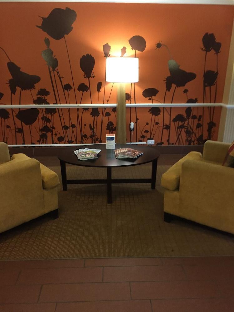 Sleep & East Chase Motel 3*