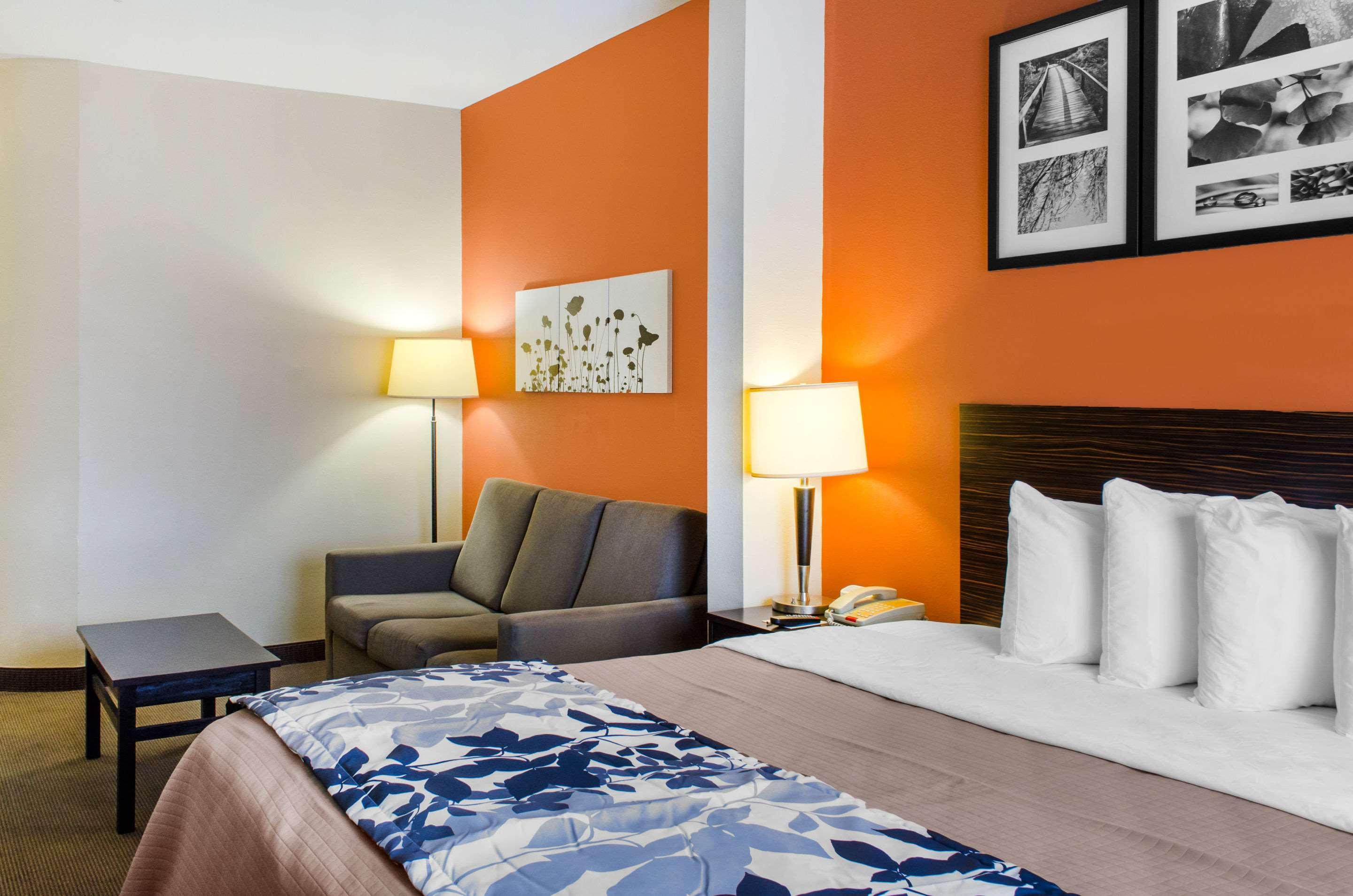 Sleep & East Chase 3* Montgomery