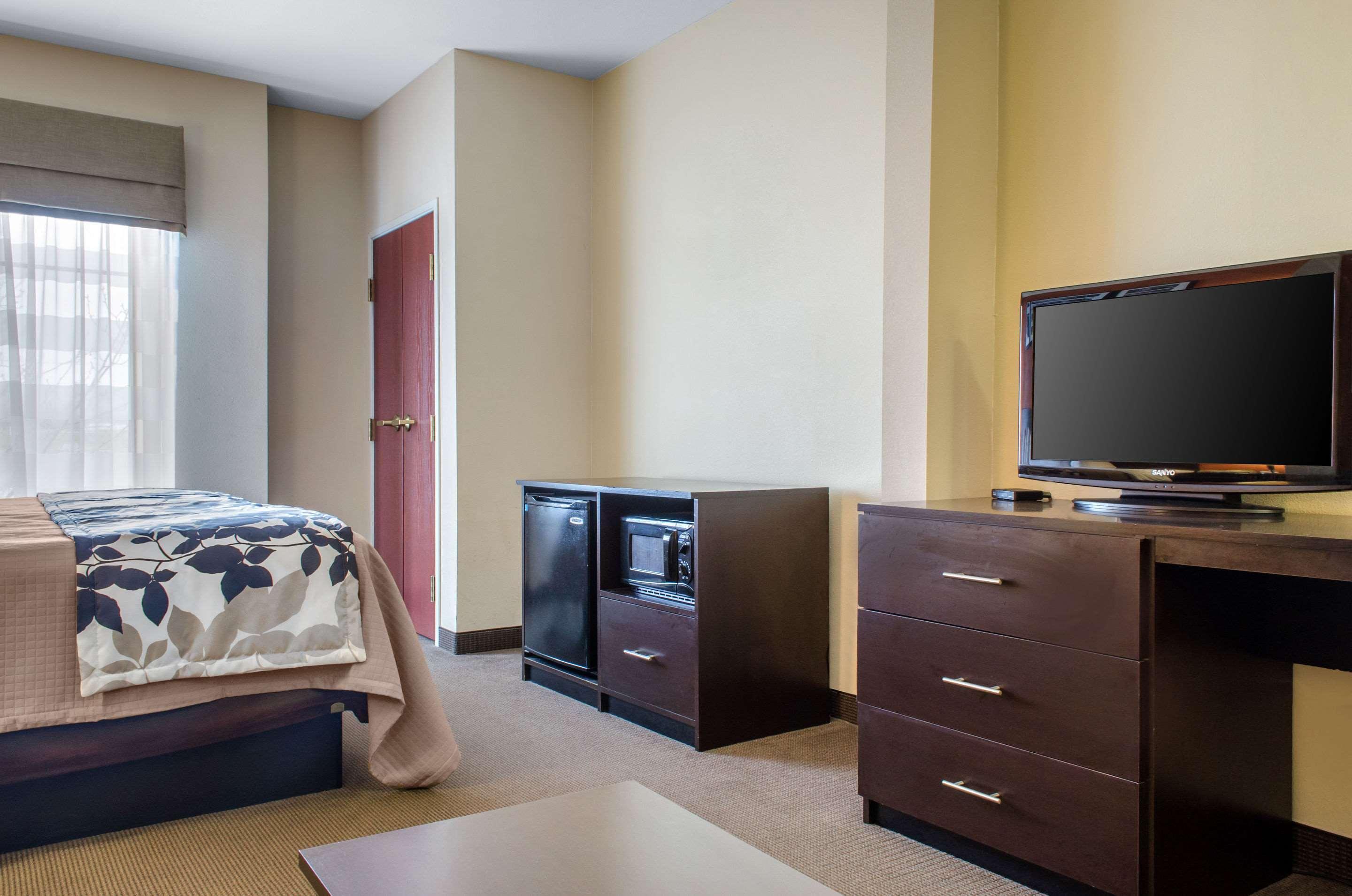 Motel Sleep & East Chase
