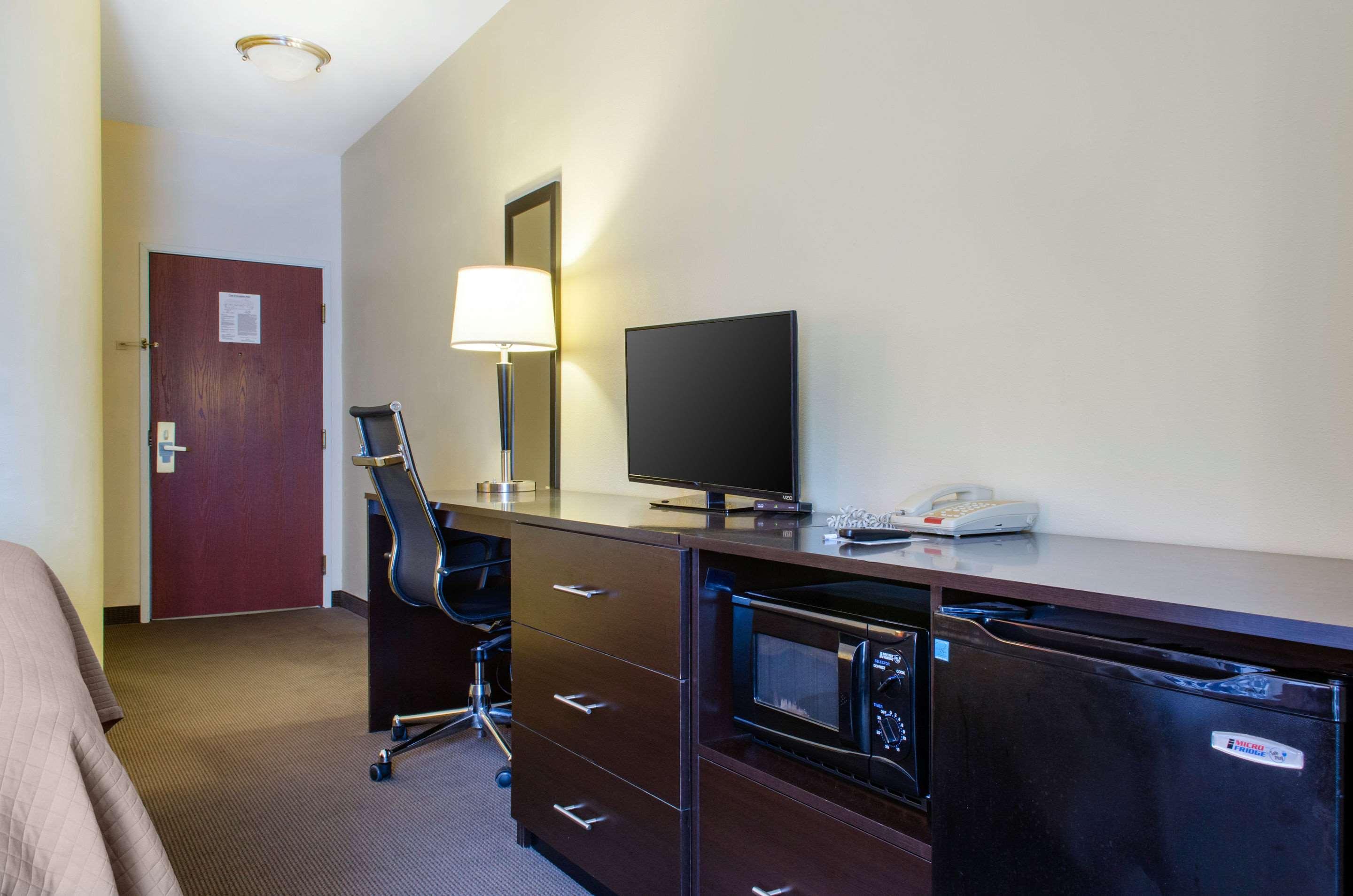 Motel Sleep & East Chase Montgomery