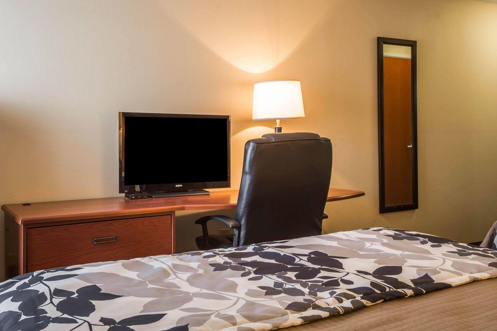 Motel Sleep & East Chase